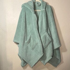 LL Bean Cozy Sherpa Wearable Throw in silver Sage green color